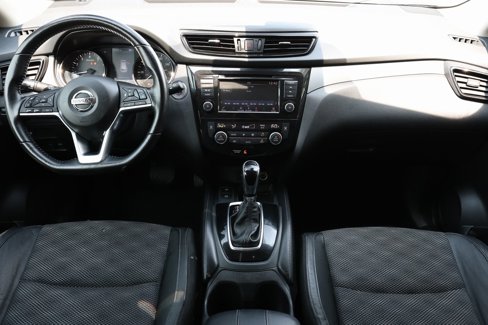 Used 2020 Nissan Rogue Sport SV w/ Technology Package image 2