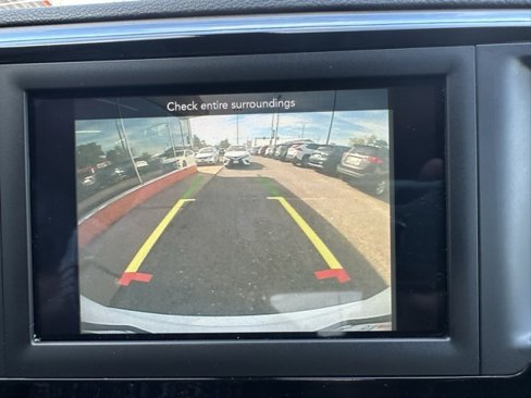 Used 2021 Chrysler Voyager LX image 24