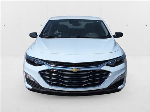Used 2023 Chevrolet Malibu LS image 2