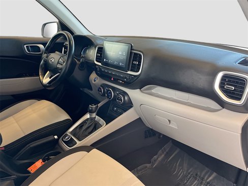 Used 2024 Hyundai Venue SEL image 28