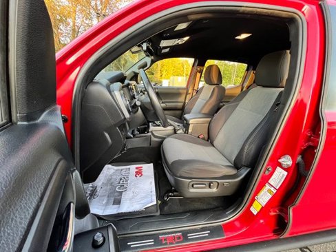 Used 2021 Toyota Tacoma TRD Sport w/ Technology Package image 16