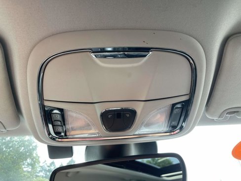 Used 2022 Jeep Cherokee Latitude Lux w/ Sun & Sound Group image 34