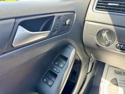 Used 2012 Volkswagen Jetta SE image 29
