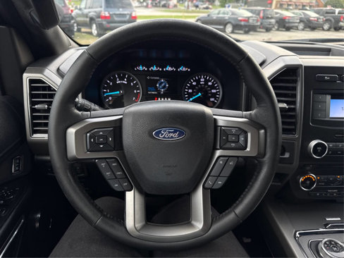Used 2018 Ford Expedition XLT image 18