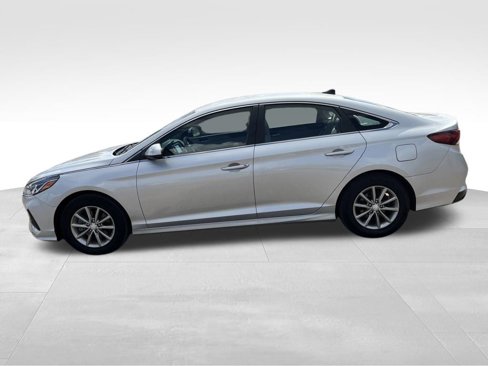 Used 2018 Hyundai Sonata SE image 2