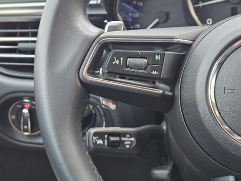 Certified 2024 Porsche Macan image 36