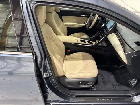 Used 2020 Toyota Avalon Limited image 58