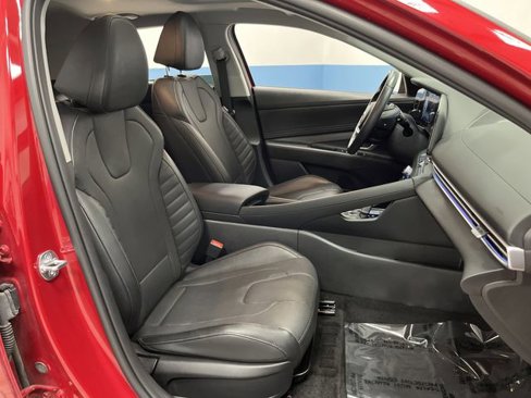 Used 2023 Hyundai Elantra Limited image 30