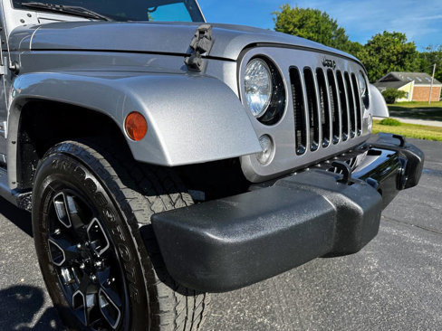 Used 2018 Jeep Wrangler Unlimited Sahara image 12