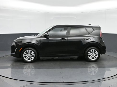 Used 2023 Kia Soul LX image 4