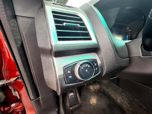 Used 2014 Ford Explorer XLT image 11