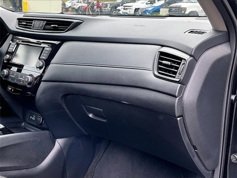 Used 2019 Nissan Rogue S image 17