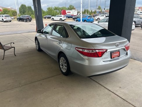 Used 2016 Toyota Camry LE image 2
