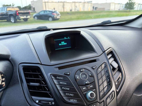 Used 2016 Ford Fiesta SE image 32