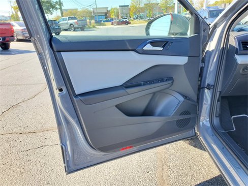 Used 2023 Volkswagen Taos SE image 9