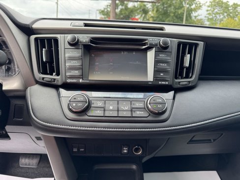 Used 2016 Toyota RAV4 XLE image 4