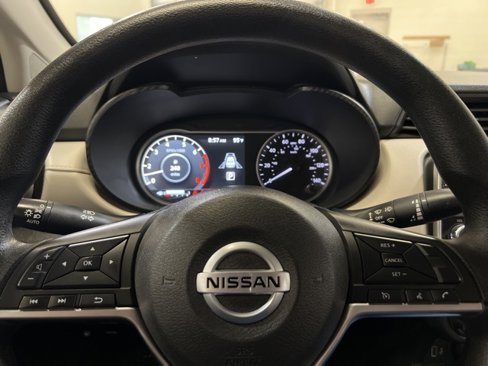 Used 2022 Nissan Versa SV image 20