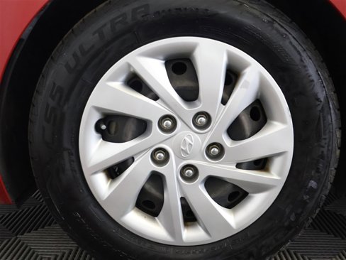 Used 2020 Hyundai Elantra SE image 25