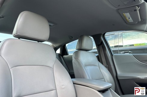 Used 2017 Chevrolet Malibu LT w/ Leather Package image 18