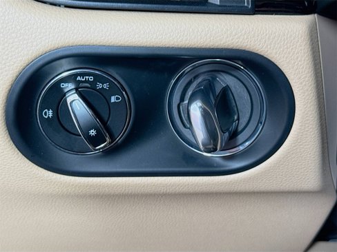 Certified 2022 Porsche Macan image 11