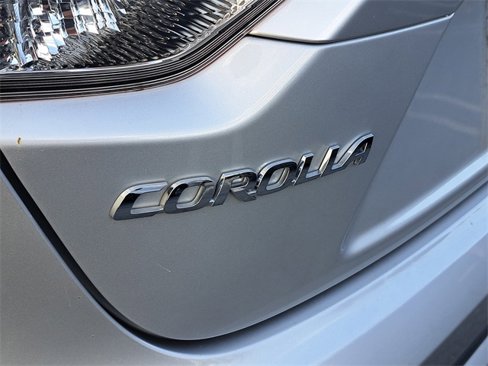 Used 2022 Toyota Corolla LE image 5