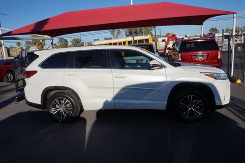 Used 2017 Toyota Highlander FWD V6 image 5