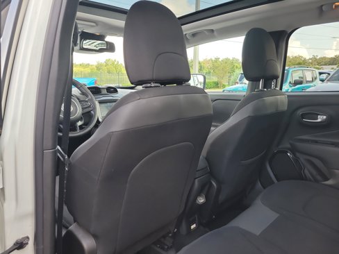 Used 2019 Jeep Renegade Altitude w/ Quick Order Package 2XM image 12