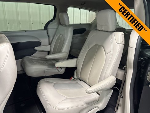 Certified 2021 Chrysler Pacifica Touring-L image 14