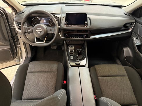 Used 2024 Nissan Rogue SV image 15