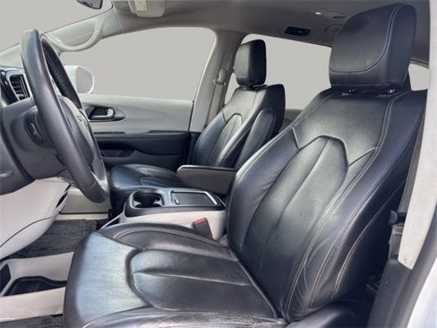 Used 2022 Chrysler Pacifica Touring-L image 12