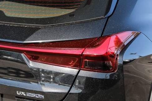 Used 2022 Lexus UX 250h image 10