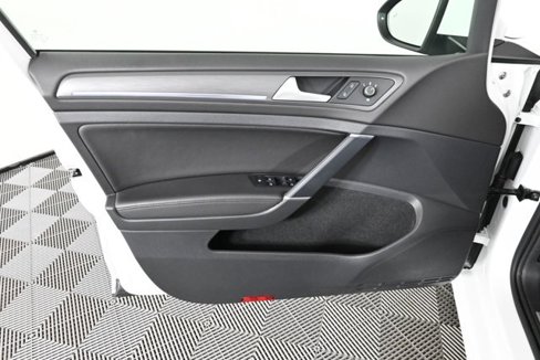 Certified 2019 Volkswagen e-Golf SEL Premium image 18
