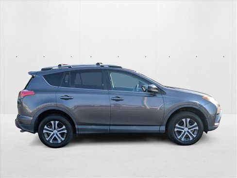 Used 2018 Toyota RAV4 LE image 4