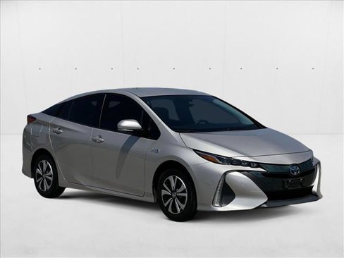 Used 2018 Toyota Prius Prime Plus image 3