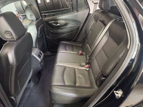 Used 2024 GMC Terrain SLT w/ Tech Package image 14