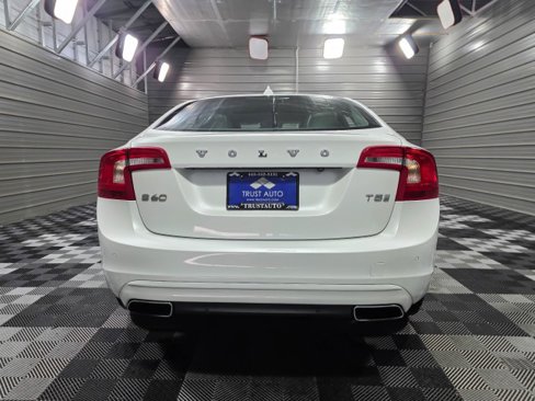 Used 2017 Volvo S60 T5 Inscription Platinum w/ Climate Package image 6