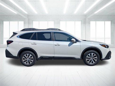 Used 2021 Subaru Outback Premium image 2