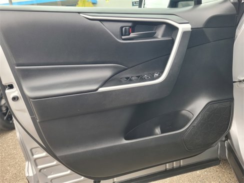 Used 2021 Toyota RAV4 LE image 18