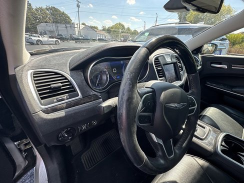 Used 2019 Chrysler 300 Limited image 15