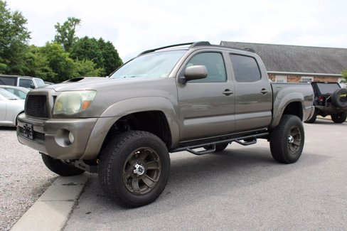 Used 2010 Toyota Tacoma 4x4 Double Cab w/ TRD Sport Pkg image 2