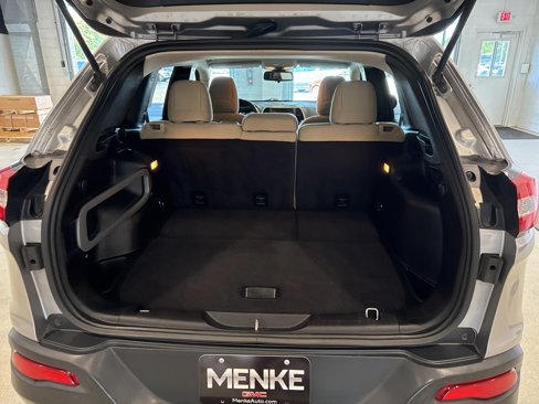 Used 2015 Jeep Cherokee Latitude image 17