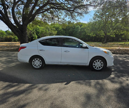 Used 2012 Nissan Versa SV image 3