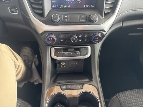 Used 2020 GMC Acadia SLE image 16