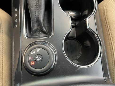 Used 2017 Ford Explorer XLT image 19
