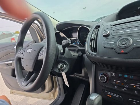 Used 2017 Ford Escape SE image 16