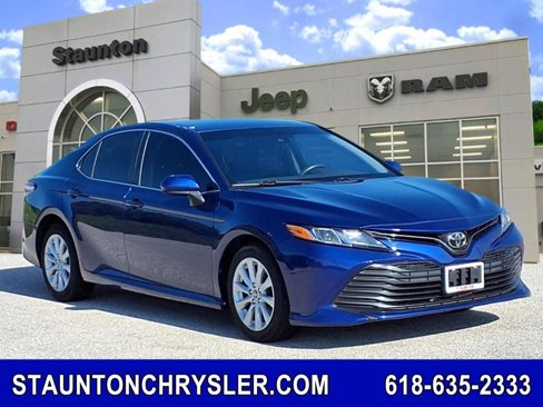 Used 2018 Toyota Camry LE image 1