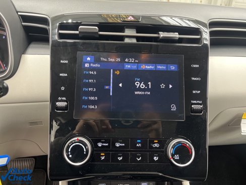 Used 2023 Hyundai Tucson SE image 15