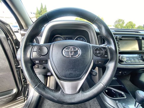 Used 2018 Toyota RAV4 XLE image 12