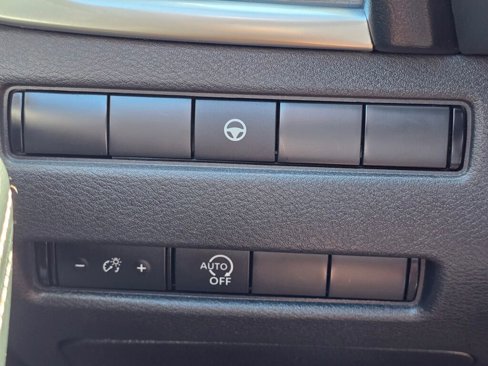 Used 2023 Nissan Rogue SV image 34