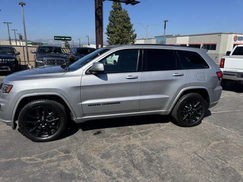 Used 2020 Jeep Grand Cherokee Altitude image 9